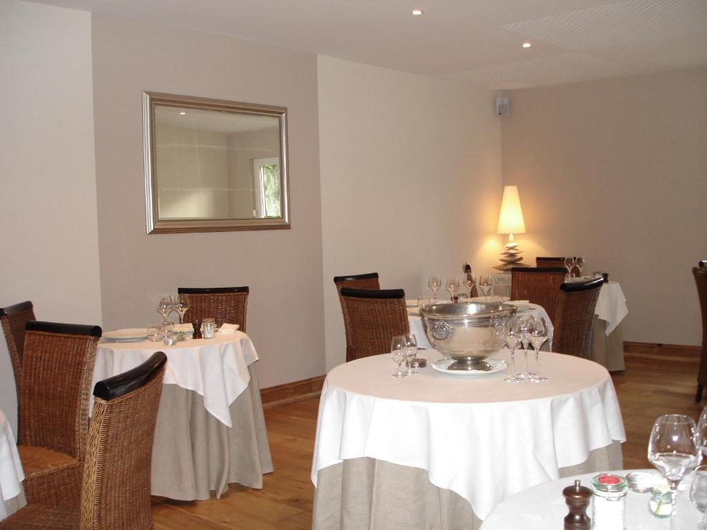 Готель Logis Auberge Cote Jardin Лезіньян-Корб'єр Екстер'єр фото