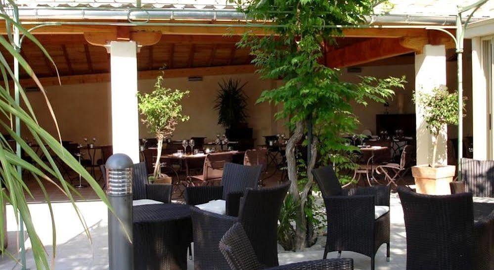 Готель Logis Auberge Cote Jardin Лезіньян-Корб'єр Екстер'єр фото